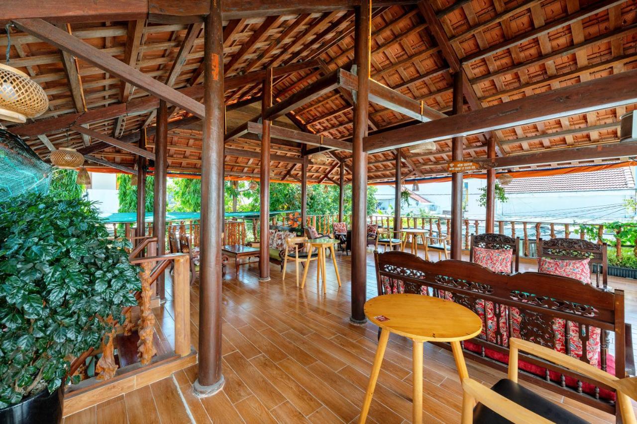 Alley Garden Homestay Хойан Экстерьер фото